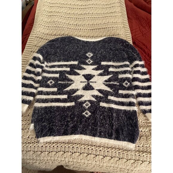 Cecico Womens Aztec Pattern Eyelash Sweater Large Southwest Black & White - Picture 11 of 13